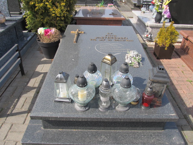 Grób PIOTR JASTRZĘBSKI