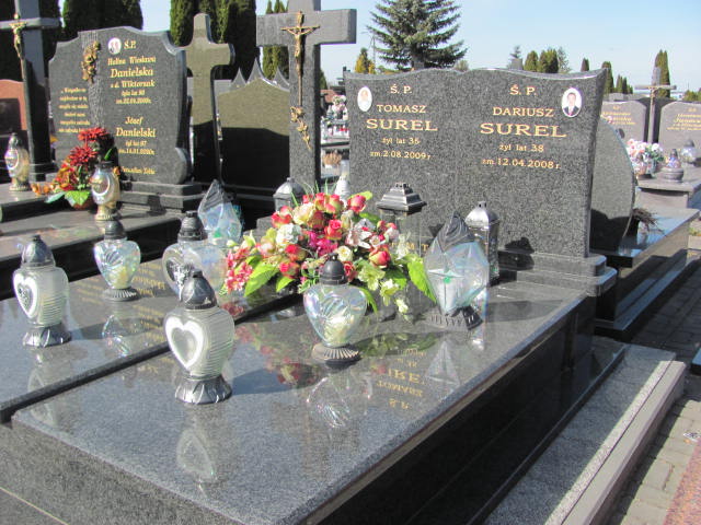Grób TOMASZ SUREL