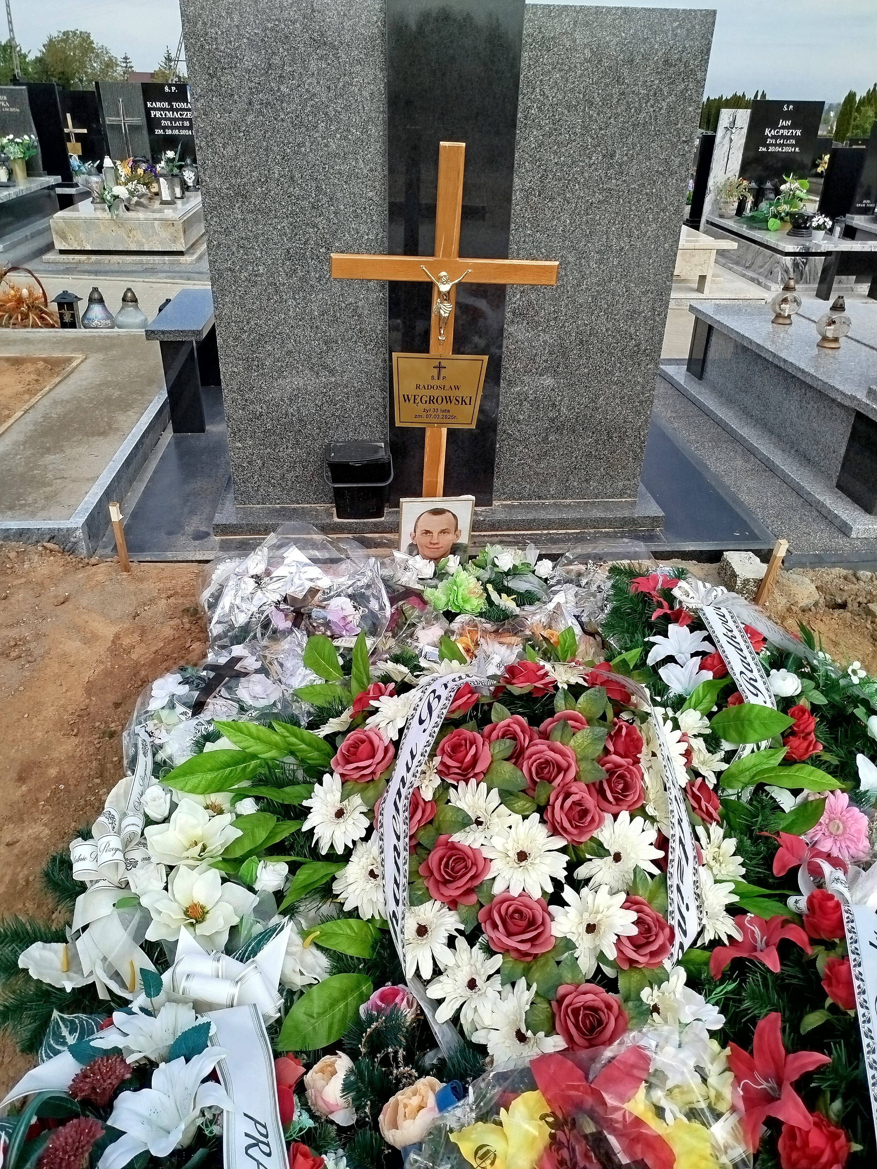 Grób RADOSŁAW WĘGROWSKI